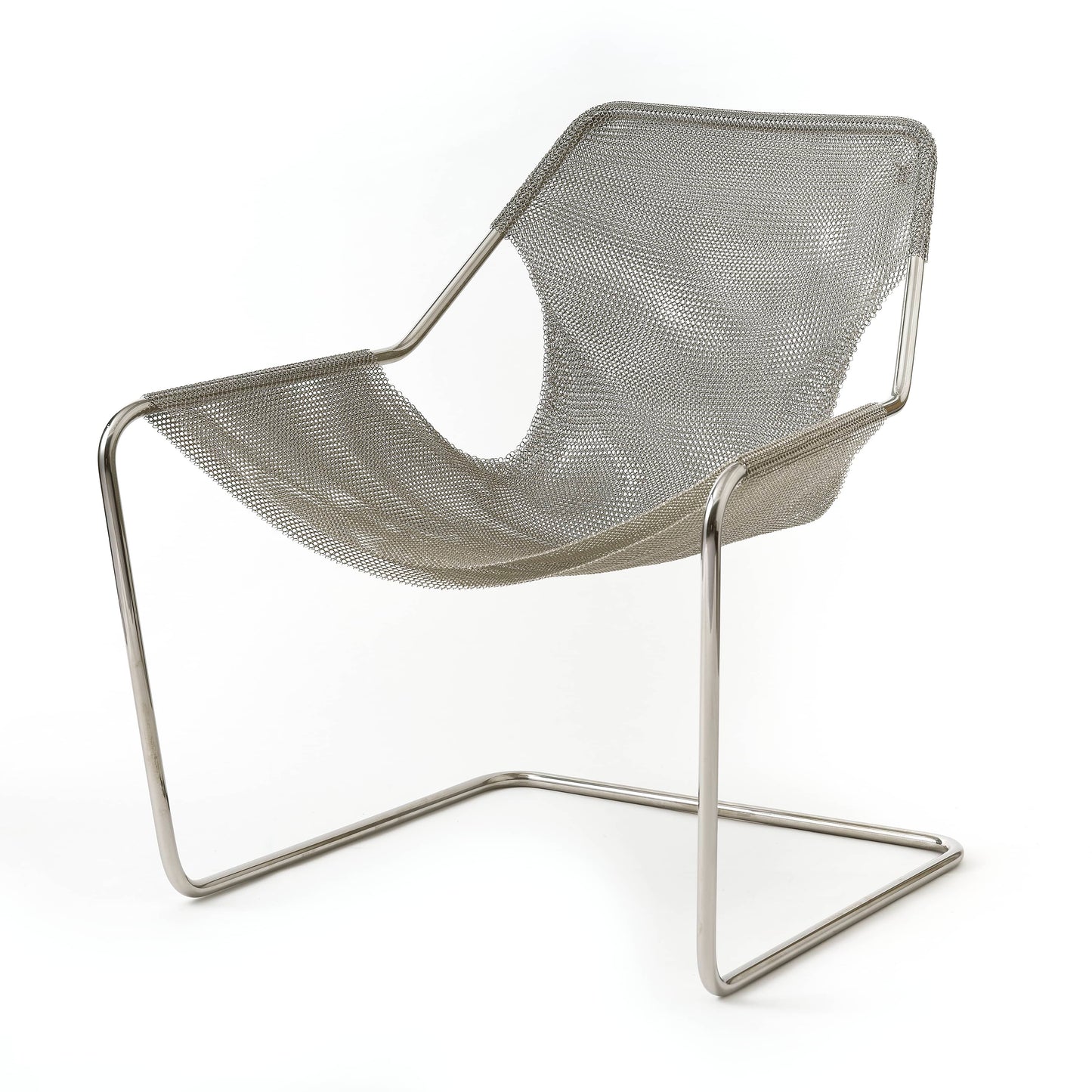 SOU Services｜Rental Chair : Paulistano Mesh Arm Chair by OBJEKTO